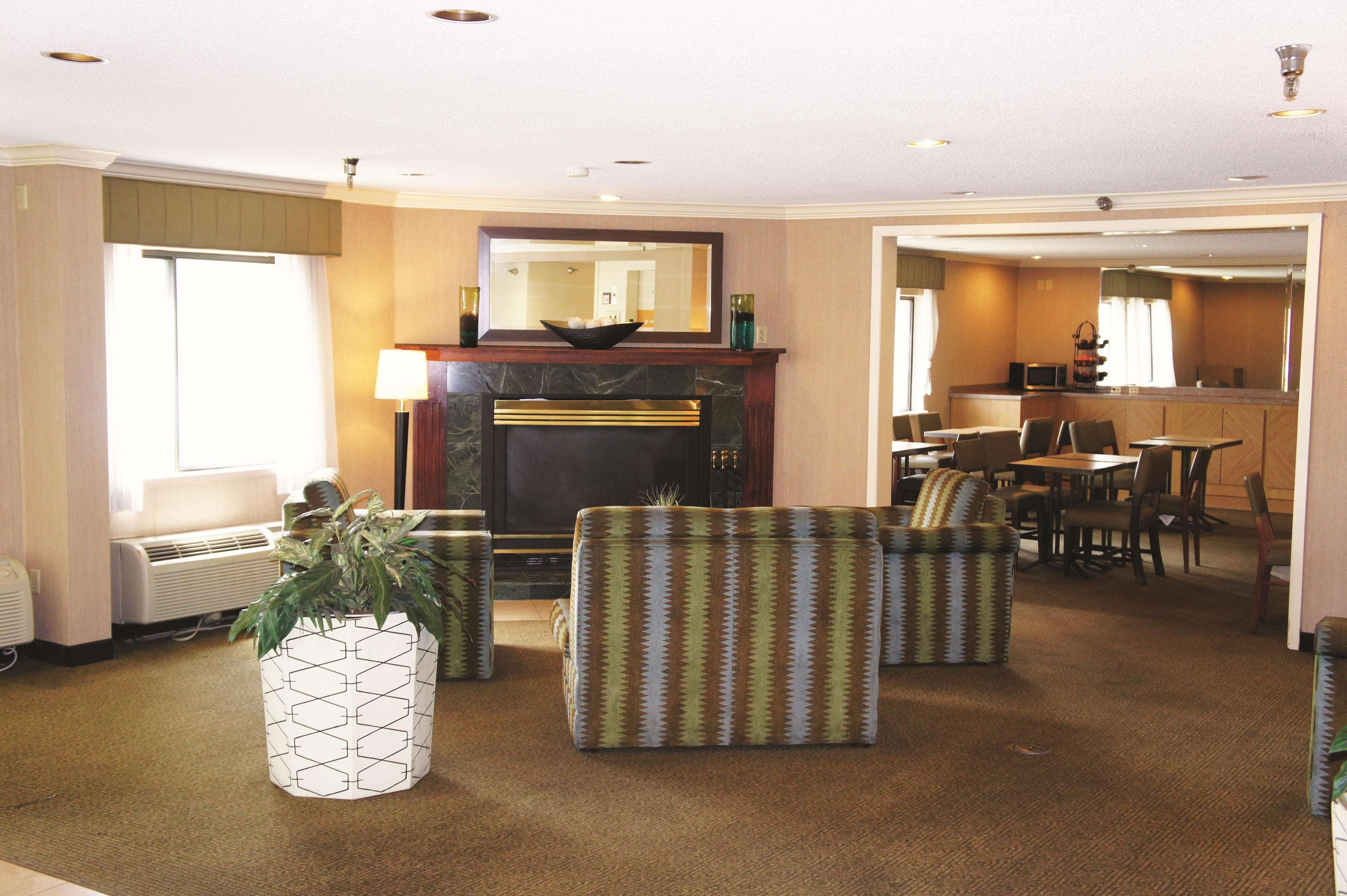 נורת' קנזס סיטי La Quinta Inn By Wyndham Kansas City North מראה חיצוני תמונה