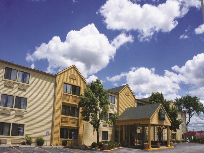 נורת' קנזס סיטי La Quinta Inn By Wyndham Kansas City North מראה חיצוני תמונה